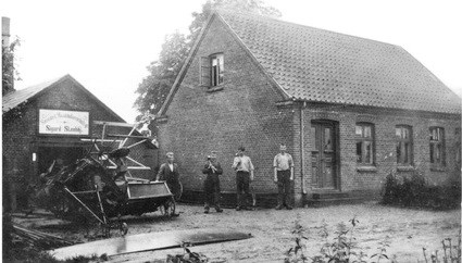Stenhøjs Smedje på nuv. Barrit Langgade 176, 1917. Efter flytningen til den ny fabrik på Barrit Langgade 190 blev her jernstøberi.