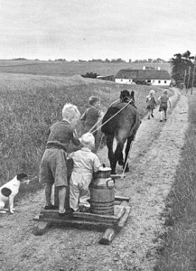 At arbejde med mælken – her Breth-firlingerne, der henter returmælk, ca. 1940