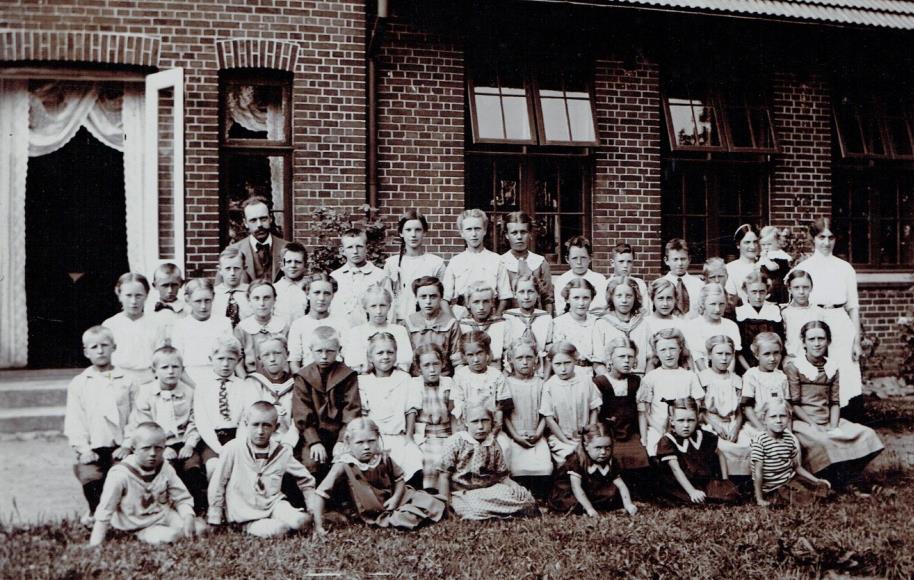 Lindved Skole 1895-1960 – Ravnholtvej 24 – og Forskolen – Ravnholtvej 26